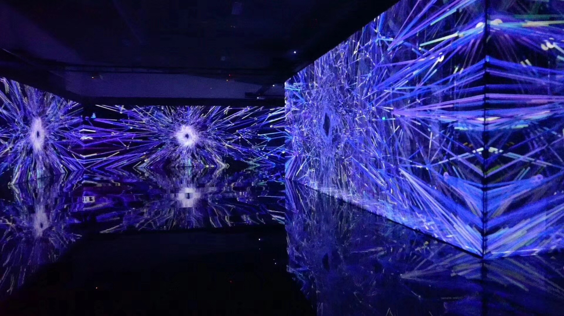 最新の企業ニュース レーザー光線写真投射の技術はどの区域で主に使用されますか。