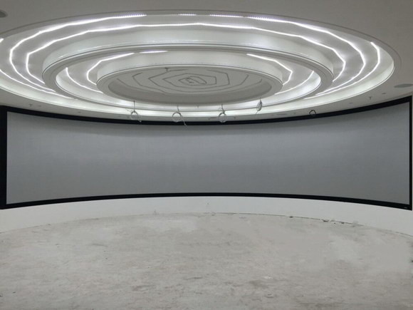 最新の企業ニュース シミュレーションによって曲げられる映写幕はである何