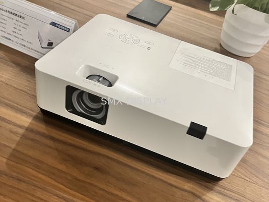 品質 RS232ビジネス マルチメディア プロジェクター3000内腔3LCDの表示1024x768 XGA 工場