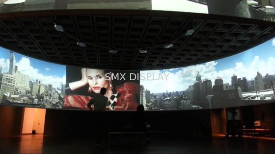 品質 大きい三脚によってモーターを備えられる曲げられた映写幕のホーム ムービーの劇場プロジェクター 工場