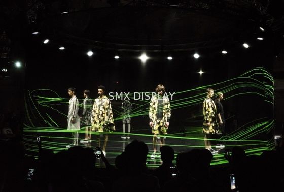 品質 見えない3Dホログラムの網目スクリーンの生きているホログラムの投射78%の透明物 工場