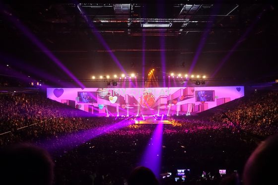 品質 ホログラムの結婚式およびプロダクト進水のための白いベール スクリーンのレーザー光線写真スクリーン 工場